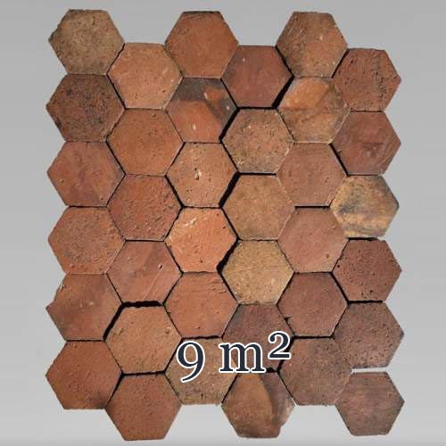 Lot d'environ 9m² de dalles hexagonales anciennes en terre cuite, XIXe siècle