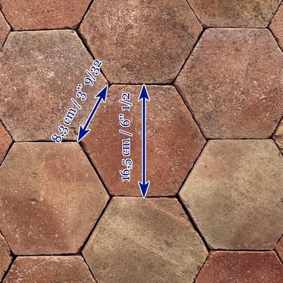 Lot de 16 m² de dalles hexagonales anciennes en terre cuite, XVIIIe siècle-5