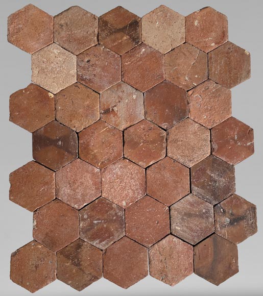 Lot d'environ 6m² de dalles hexagonales anciennes en terre cuite, XIXe siècle-0