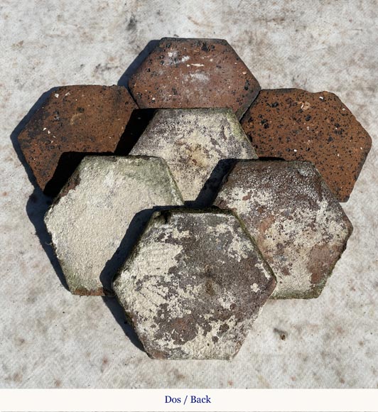 Lot d'environ 2m² de dalles hexagonales anciennes en terre cuite, XIXe siècle-3