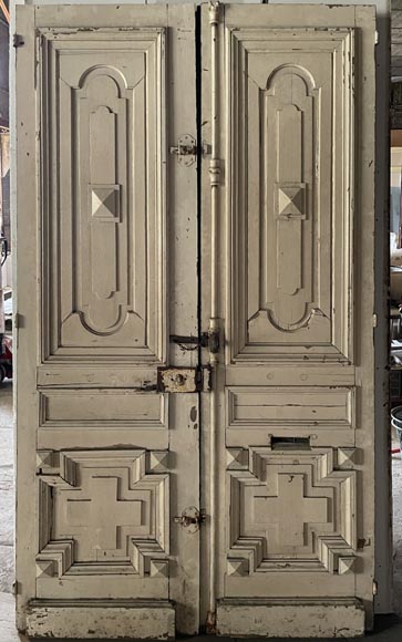 Grande double porte en bois peint en vert et dessus de porte, XXe siècle -7