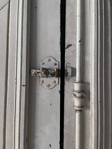 Grande double porte en bois peint en vert et dessus de porte, XXe siècle -10