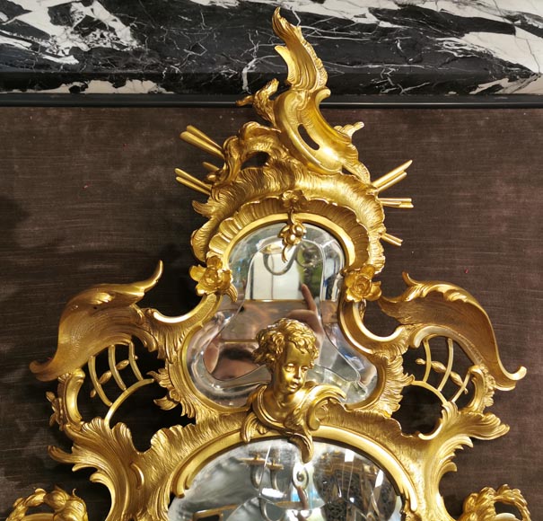 Miroir Napoléon III en bronze doré à très riche décor de rocaille