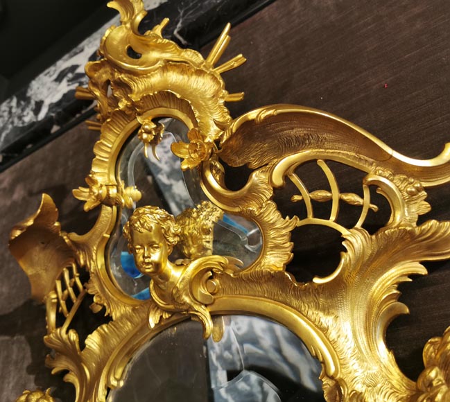 Miroir Napoléon III en bronze doré à très riche décor de rocaille-2