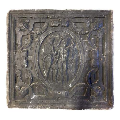 Plaque de cheminée d'époque Renaissance en fonte ornée d'un médaillon 