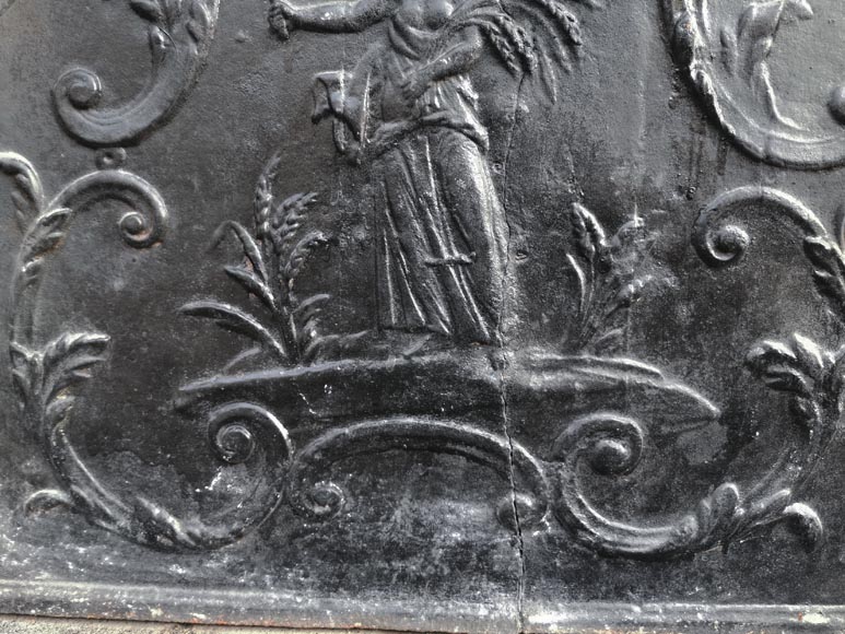 Plaque de cheminée représentant Cérès, déesse de l'agriculture-5