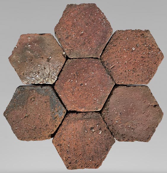 Lot d'environ 2,4m² de petites dalles hexagonales anciennes en terre cuite, XIXe siècle-0