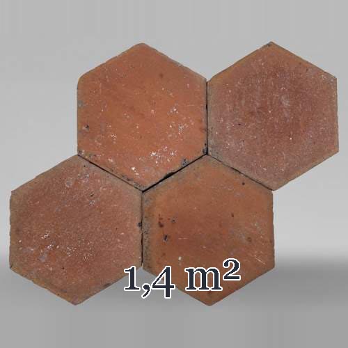 Lot d'environ 1,4 m² de dalles hexagonales anciennes en terre cuite, XIXe siècle