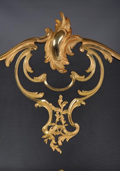BOUHON Frères (attr. à), Pare-étincelles en bronze doré orné d’espagnolettes, fin du XIXe siècle-2