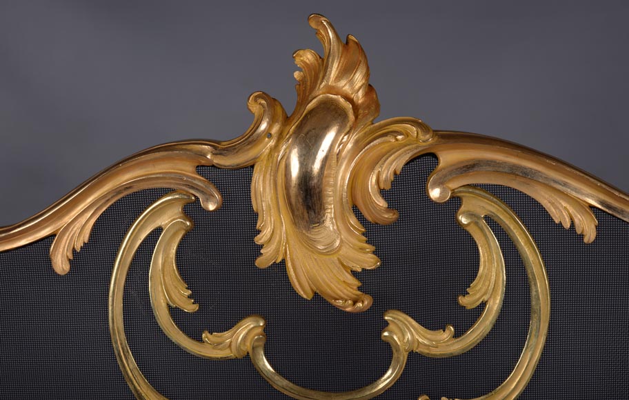BOUHON Frères (attr. à), Pare-étincelles en bronze doré orné d’espagnolettes, fin du XIXe siècle-2