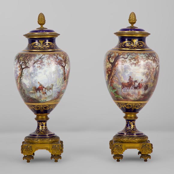 Paire de vases en porcelaine Sèvres montés en bronze doré et peints par J. Machereau, vers 1870-0