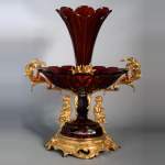 CRISTALLERIE DE CLICHY (attribuée à), Grande coupe en cristal rubis montée en bronze doré, vers 1878