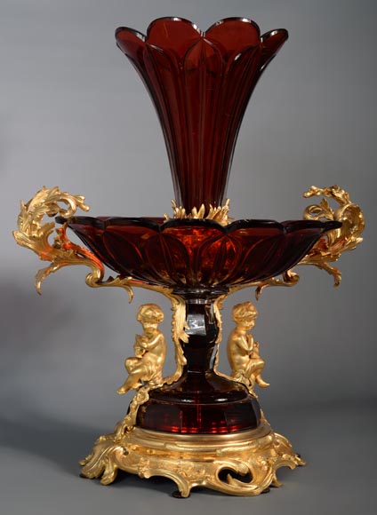 CRISTALLERIE DE CLICHY (attribuée à), Grande coupe en cristal rubis montée en bronze doré, vers 1878-3