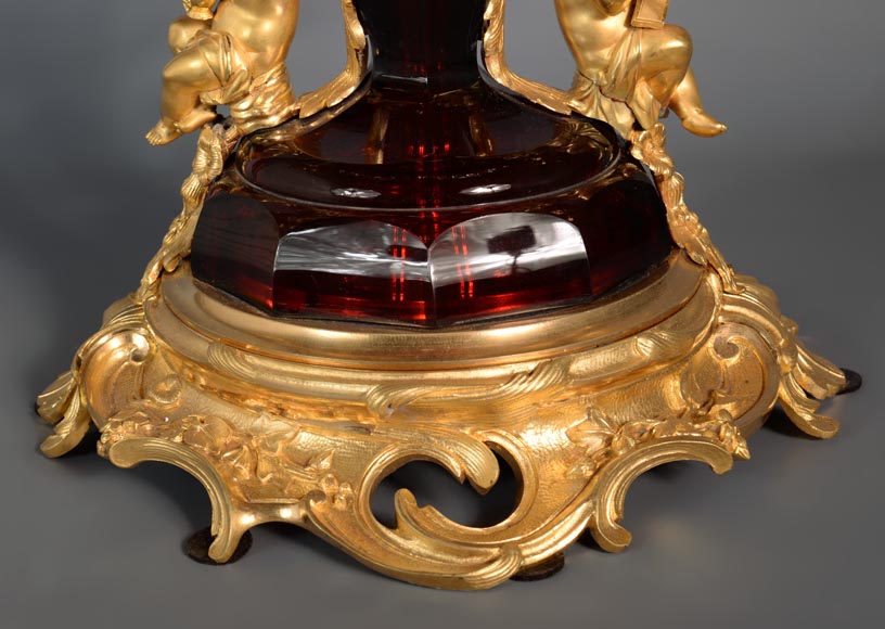 CRISTALLERIE DE CLICHY (attribuée à), Grande coupe en cristal rubis montée en bronze doré, vers 1878-7