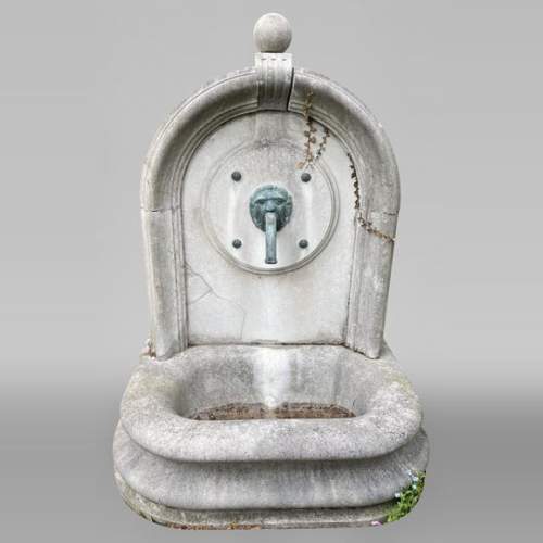 Grande fontaine d'extérieur en pierre marbrière, fin du XIXe siècle