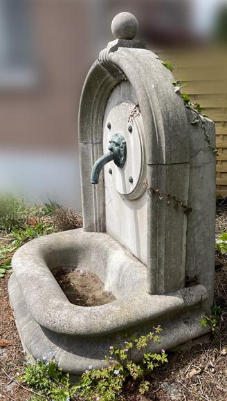 Petite fontaine d'extérieur en pierre marbrière, fin du XIXe siècle-2