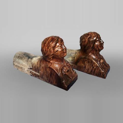 Surprenante paire de chenets en terre vernissée brune à buste de femme,  Italie du nord, vers 1850