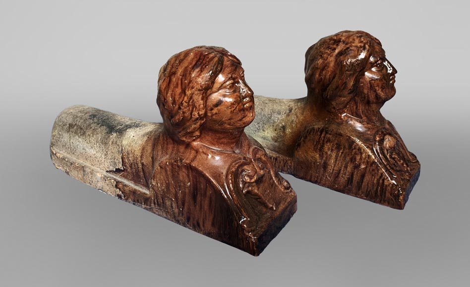 Surprenante paire de chenets en terre vernissée brune à buste de femme,  Italie du nord, vers 1850-0