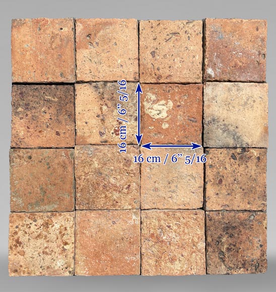 Lot d'environ 5,5 m² de tomettes anciennes en terre cuite de forme carrée-5