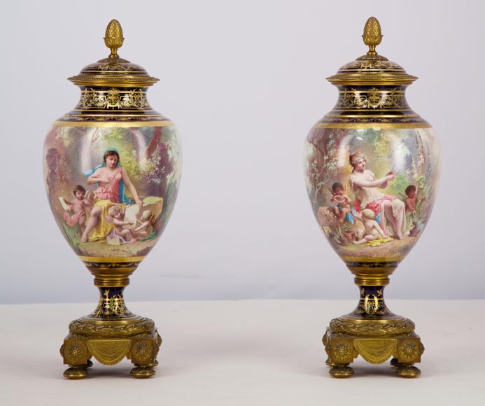 MANUFACTURE DE SÈVRES et Charles LABARRE (peintre) - Paire de vases en porcelaine montés en bronze doré, vers 1890-2