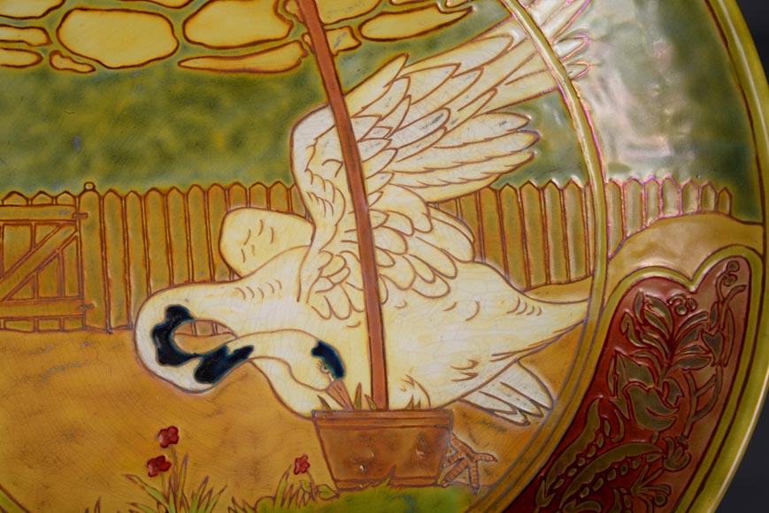 VILMOS ZSOLNAY (attribué à), plat en faïence à décor de cygne, fin du XIXe siècle-3