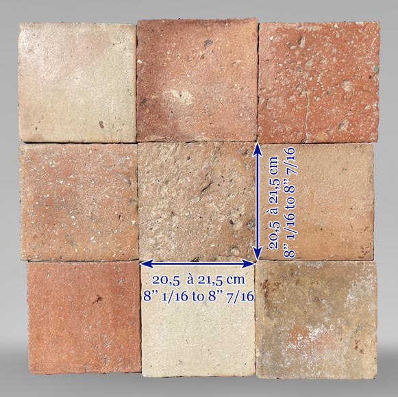 Lot d'environ 15 m² de tomettes anciennes en terre cuite de forme carré provenant de différentes tuileries. -7