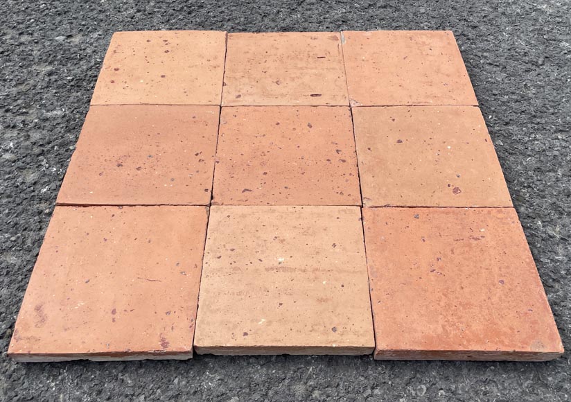 Lot d'environ 17m² de tomettes carrées en terre cuite-1