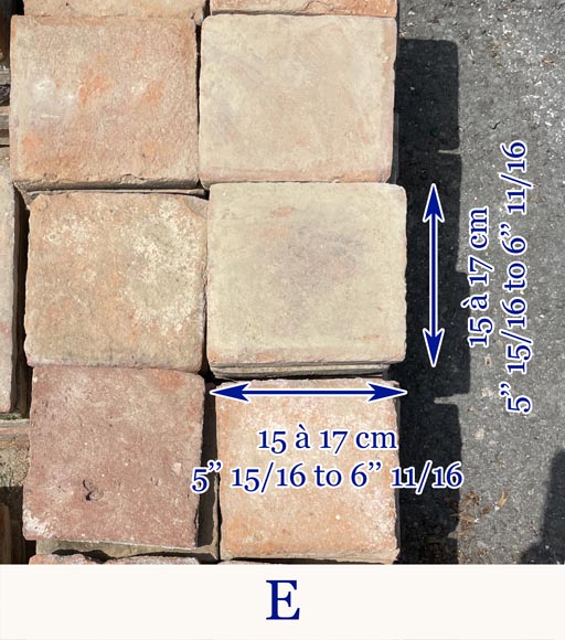 Divers petits lots de sol d'anciennes dalles carrées en terre cuite-11