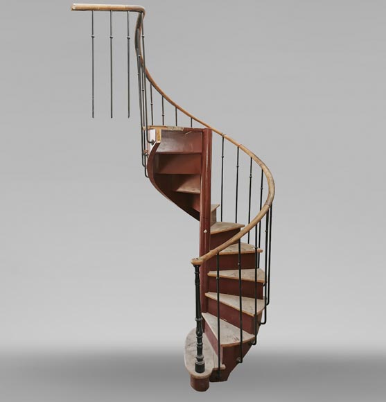 Petit escalier en colimaçon en bois -0