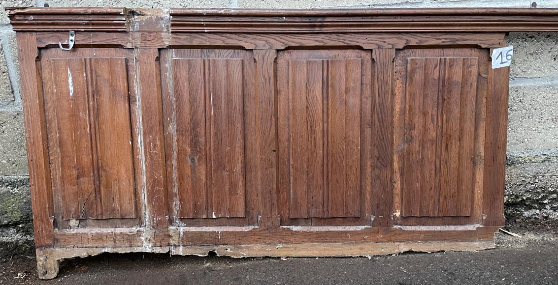 Ensemble de boiseries et sous bassement en chêne à décor plis de serviette-10