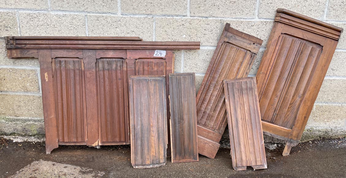 Ensemble de boiseries et sous bassement en chêne à décor plis de serviette-13