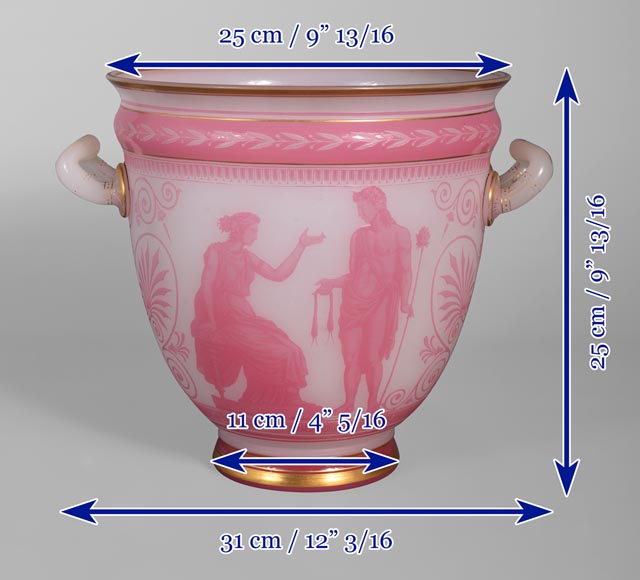 CRISTALLERIE DE BACCARAT, Vase de forme cratère Néo-Grec en cristal doublé et gravé à l’acide fluorhydrique, Exposition Universelle de 1867-11