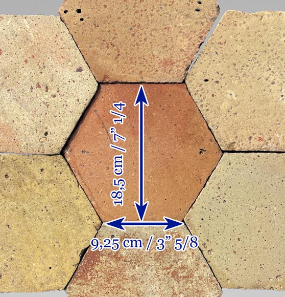 Lot d'environ 4,7 m² de dalles hexagonales anciennes en terre cuite, XIXe siècle-4
