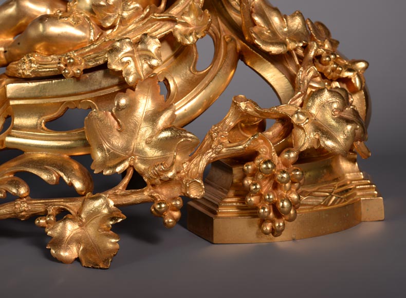 Paire de chenets Napoléon III en bronze doré représentant Vénus et Bacchus enfant -6