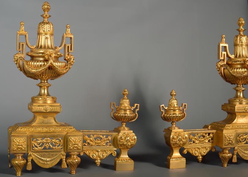Belle paire de chenets en bronze doré de style Louis XVI aux vases-1