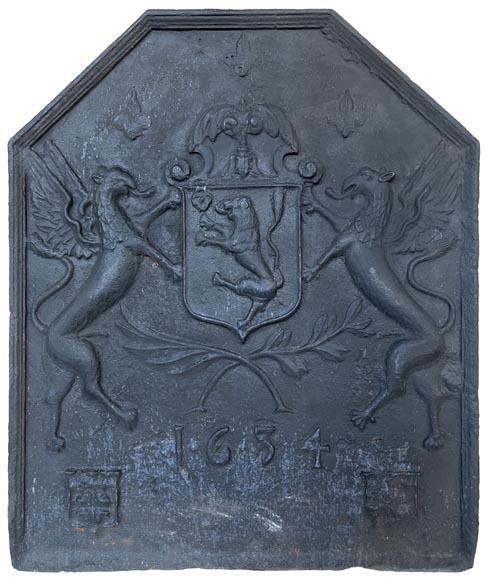 Plaque de cheminée en fonte de fer aux armoiries datée 1634, -0