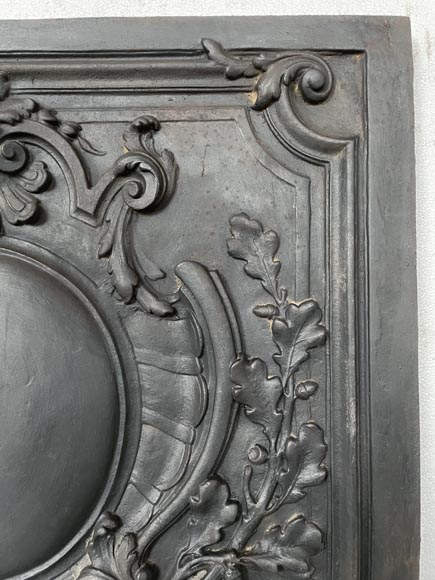 Plaque de cheminée de style Louis XV au cartouche-3