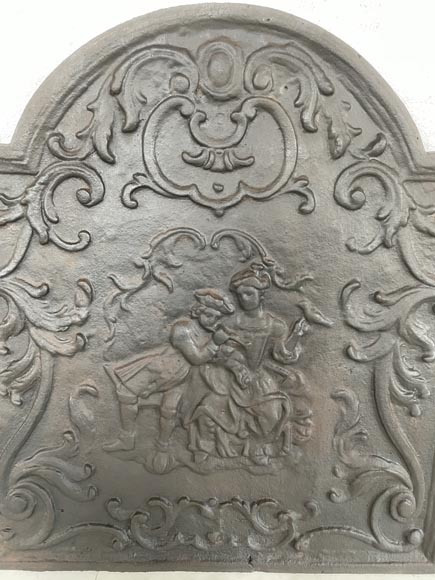 Plaque de cheminée de style Louis XV décorée d’une scène galante-1