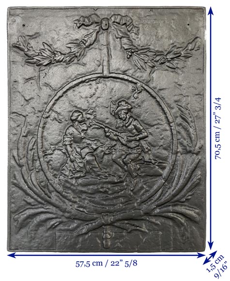 Plaque de cheminée ornée d'une scène galante dans un médaillon-4