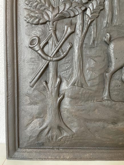 Ancienne Fourchette En Laiton Pour Cheminée, Manche Avec Scène De Chasse à Courre