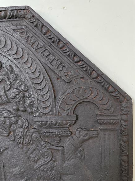 Plaque de cheminée aux armoiries effacées soutenues par des lévriers, XIXe siècle-5