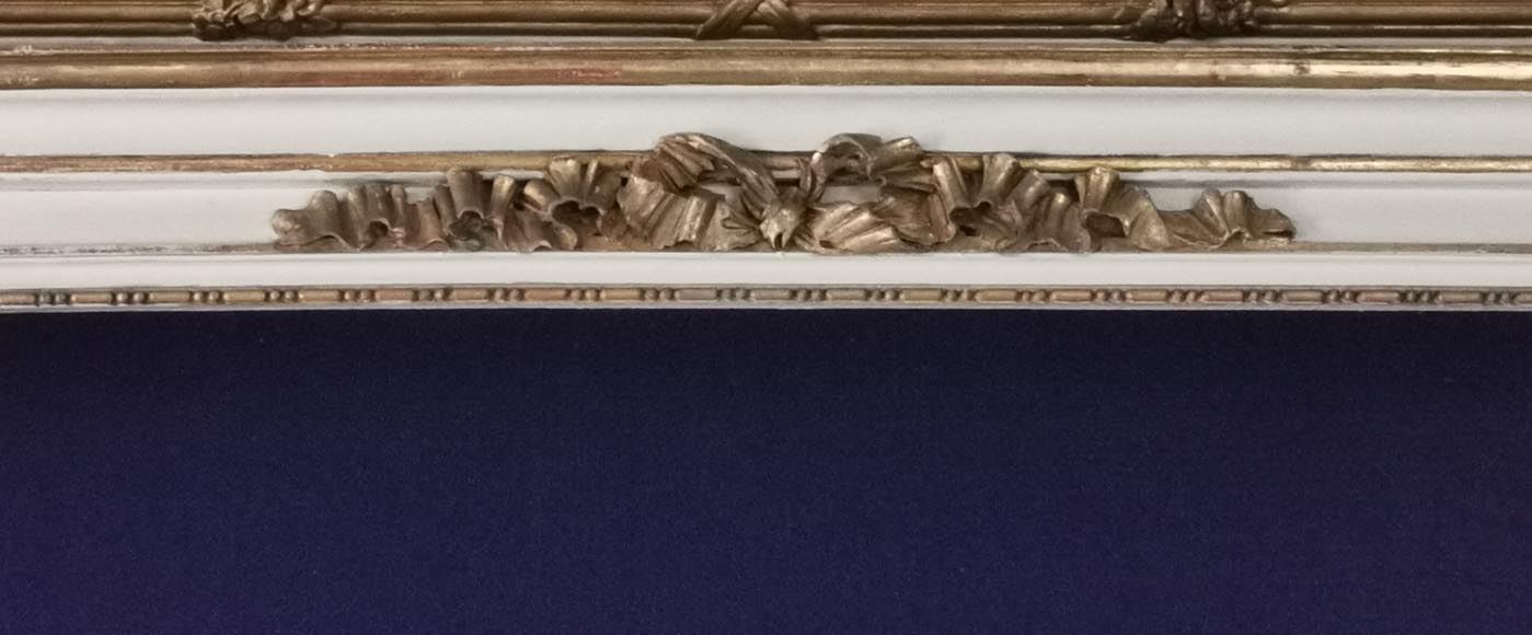 Trumeau de style Louis XVI aux frises et couronnes de fleurs-2
