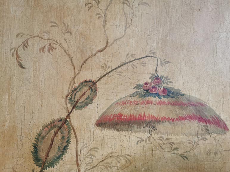 Ensemble de trois panneaux peints galbés au décor de chinoiseries-3