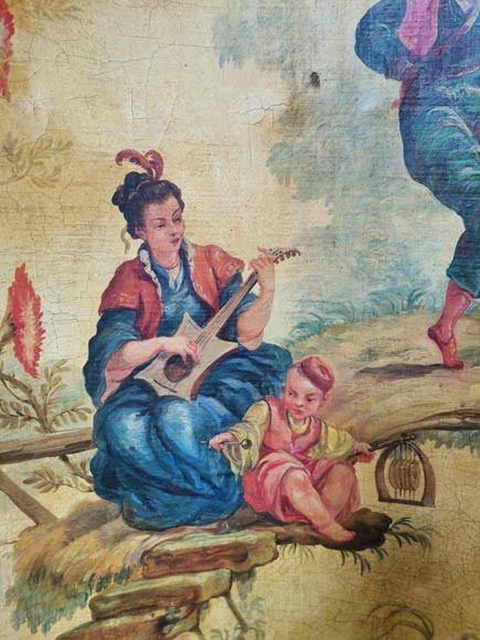 Ensemble de trois panneaux peints galbés au décor de chinoiseries-11