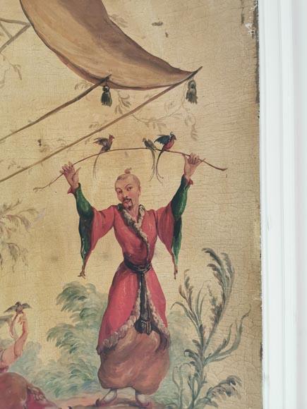 Ensemble de trois panneaux peints galbés au décor de chinoiseries-14