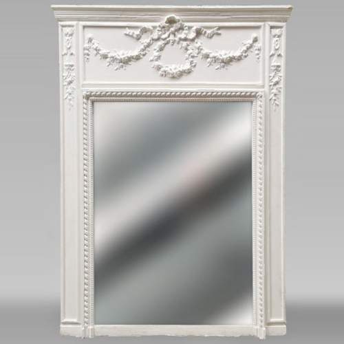 Petit trumeau de style Louis XVI aux guirlandes de fleurs