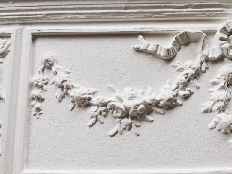 Petit trumeau de style Louis XVI aux guirlandes de fleurs-2