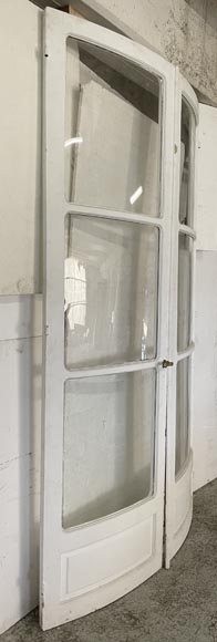 Double porte en bois peint galbée à carreaux-2