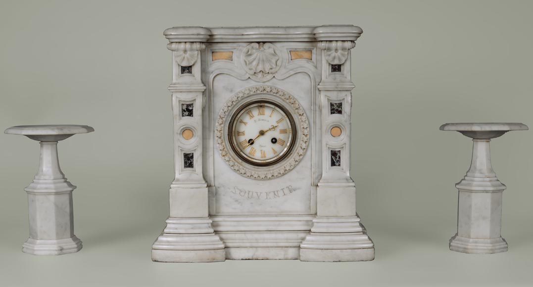 Garniture de cheminée en marbre de Carrare prenant la forme d'une cheminée-0