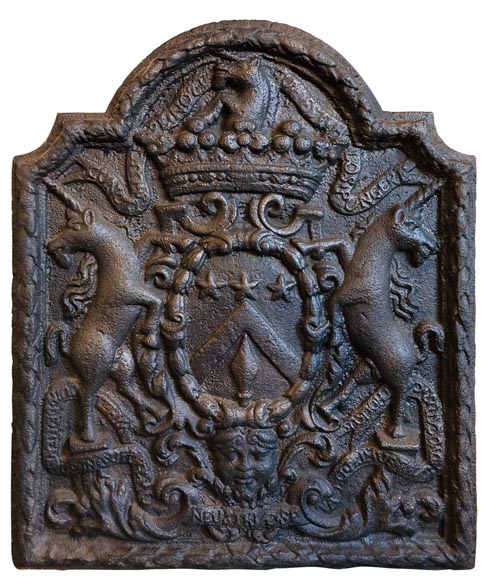 Plaque de cheminée aux armes de Pierre Godart, XVIIIe siècle-0